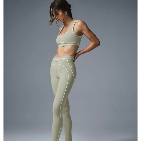 Alo Airbrush Heart Throb Bra NWT Limestone - Picture 4 of 4